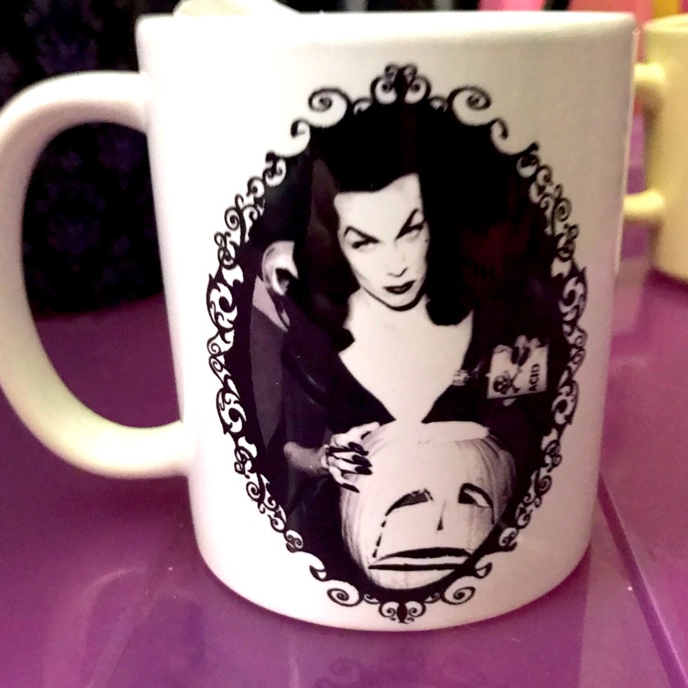 Vampira Mug